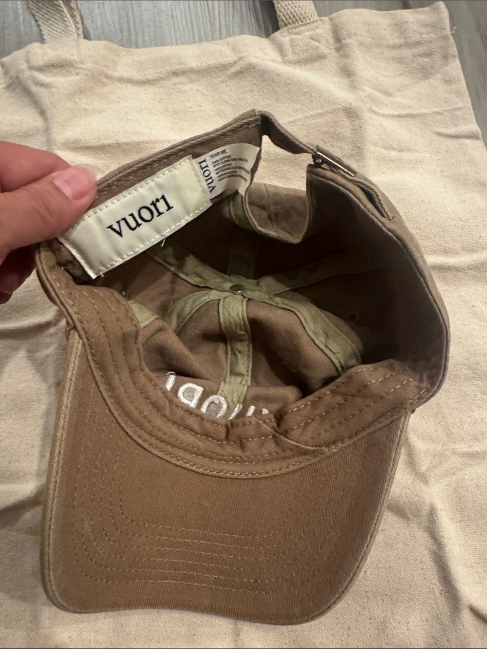 Vuori Logo Baseball Cap and canvas bag - Picture 2 of 3